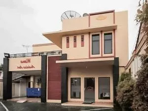 RedDoorz at Andalas Asri - Ratai