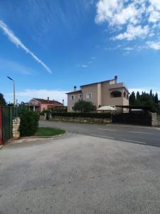 Apartment and Room Marlen 