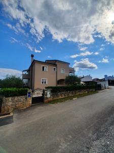 Apartment and Room Marlen 