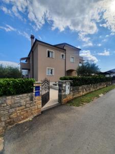 Apartment and Room Marlen 