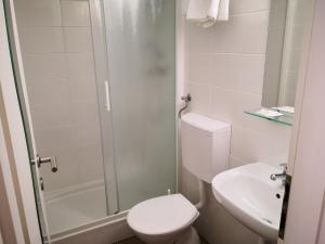 Deluxe Double Room with Extra Bed room in Grand Bells Bed And Breakfast