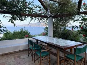 La Casa di Tommy - Santa Marina Salina - Lingua