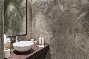 Via Roma Luxury Apartment by Wonderful Italy