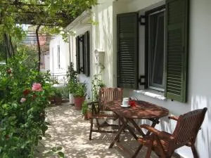 Nostalgia Apartment A in Sami 50 metres from the sea - Grizáta