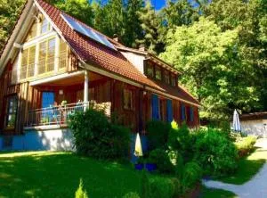 Ferienwohnung im alten Forsthaus - بيرماتنغن