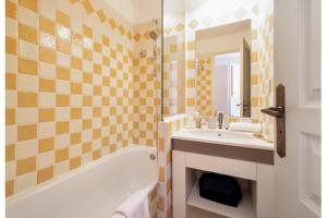 Sea views and beautiful pool