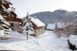 Chalets Le Mei Hameau des Chazals Nevache Hautes Alpes : photos des chambres