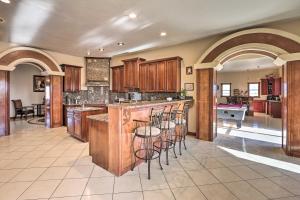 10 Mi to Barr Lake State Park Home with Mtn Views