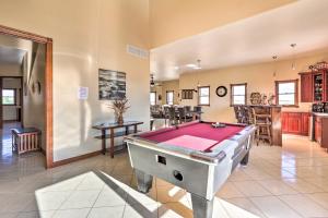 10 Mi to Barr Lake State Park Home with Mtn Views