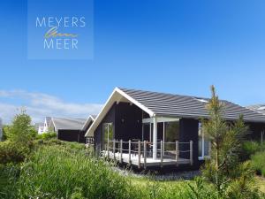 Schwarzes Holzferienhaus mit Sauna -- L I E B L I N G S P L A T Z -- an der Ostsee, Zierow bei Wismar, Strand 500m, alles inklusive