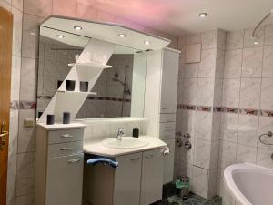 Apartment "Im Sonneneck" bis 4 Personen mit Parkplatz, W-LAN, Netflix im Thüringer Wald, Schleusingen