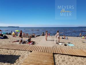 Schwarzes Holzferienhaus mit Sauna -- GARTENGLÜCK -- an der Ostsee, Zierow bei Wismar, Strand 500m, 2 Schlafzimmer