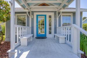 Two-Bedroom Holiday Home room in Blue Pineapple