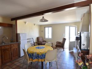 Maisons de vacances Holiday Home in Ravenoville with Courtyard Terrace BBQ : photos des chambres