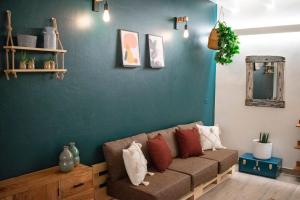 Apartment Charme and Relax with Garden and Swimming Pool