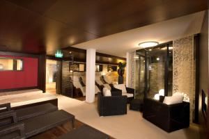Glanz & Glory Hotel