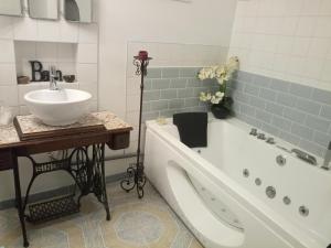 Laon'Vie ! Appartement privé avec bain balnéo photo 24
