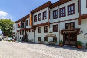 阿尔米思提斯酒店 - 穆达尼亚