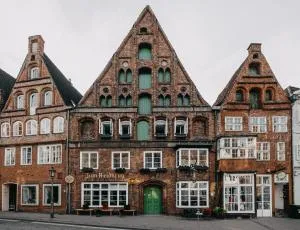 Hotel zum Heidkrug & Café Lil - 阿登多夫