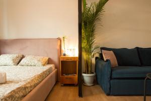 Mosaics aprtm in Parliament square with Acropolis View