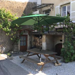 Appartements Gite Chambre de la Tante Camille - Les Filles Tresy : photos des chambres