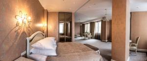 Deluxe Suite with City View room in ERA Hotel