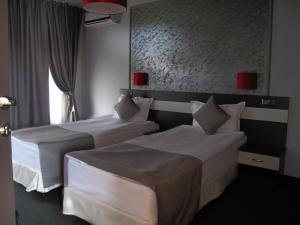Double or Twin Room with Sofa Bed room in Gran Via