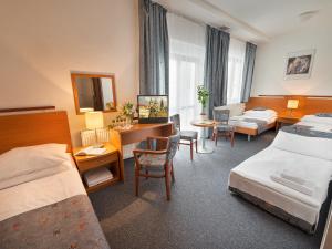 Triple Room with Extra Bed room in EA Hotel Populus