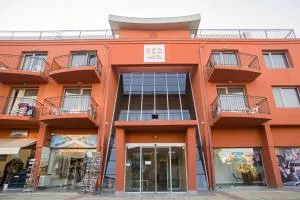 Хотел РЕД - 洛泽内茨