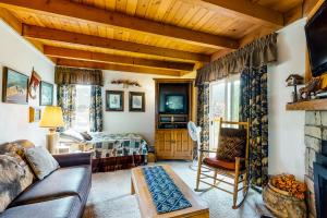 One Bedroom Apartment room in Treehouse 208