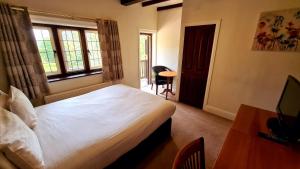 Superior Double Room room in Farnham House Hotel