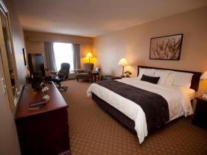 King Room room in Town & Country Inn and Suites