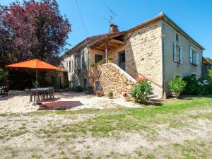 Charming Holiday Home in Loubejac with Private Pool