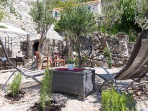 Lavish Holiday Home in Podstrana with Garden