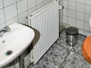 Two Bedroom Holiday home in Svaneke 4