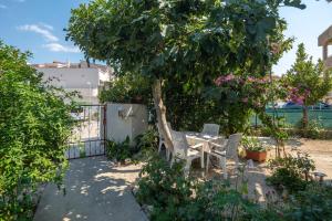 Apartments near beach Babic