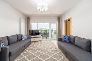 Family Holiday Apartment Aquamarina Prima by Renters