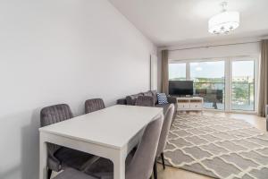 Family Holiday Apartment Aquamarina Prima by Renters