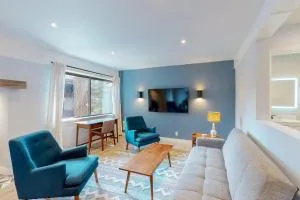 Mammoth Ski & Racquet 93K - June Lake