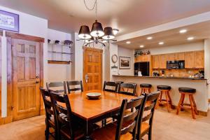 Champagne Lodge 3108