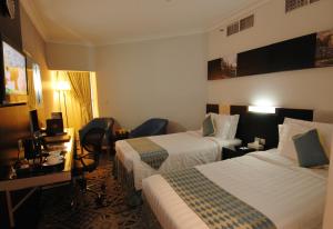 Executive Suite ( 6 Adults ) room in Al Saha Hotel - By Al Rawda