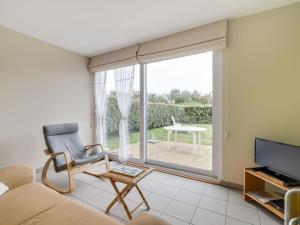 Maisons de vacances Snug Holiday Home in Wimereux North France with Garden : photos des chambres