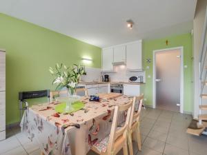 Maisons de vacances Snug Holiday Home in Wimereux North France with Garden : photos des chambres