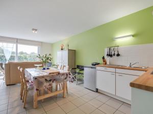 Maisons de vacances Snug Holiday Home in Wimereux North France with Garden : photos des chambres