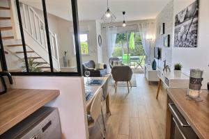 Maisons de vacances Gite - Le Green - Maison avec Terrasse dans parc avec piscine proche plages et Golf : photos des chambres