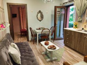 Mamas Cozy Room 2