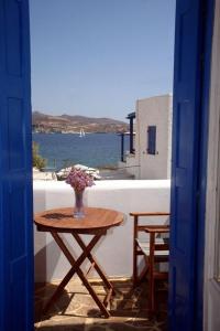 Apollon Rooms Milos Greece