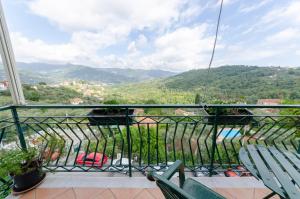CA DU PESCOU RAPALLO, Charming, 2 Bedroom Apartment with Stunning Hill Views Overlooking the Greenery, Welcome kit Priority with Prosecco