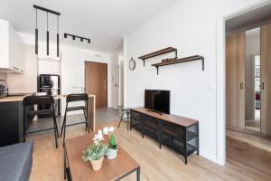 SuperApart Stalowa 39 Modern Unit with Kitchen & Wifi