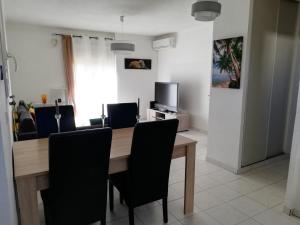 Appartements REZ DE VILLA SIX-FOURS : photos des chambres